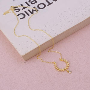 Collar con colgante redondo de piedras preciosas CZ de diseñador, cadena de latón chapada en oro de nueva moda con accesorios de estilo de hebra, collares de dijes - Product Image 3