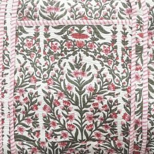 Spacious Luxury Sport Duffel Rajasthani Print Máquina acolchada Cuerpo acolchado para Yoga Gimnasio Viajes y uso diario - Product Image 2