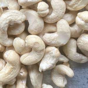 Fournisseur de confiance Noix de cajou brutes du Vietnam Noix de cajou W180 Noix de cajou entières de Santigo Vietnam - Product Image 1