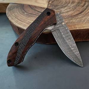 Cuchillo de bolsillo de palisandro Damasco grabado personalizado, cuchillo plegable forjado a mano, padrino de boda y regalo de aniversario para él, mango de madera - Product Image 5