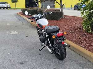 Nouvelles motos Bonneville T100 2025 toutes disponibles en stock - Product Image 4