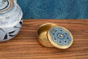 Cuenco de tuerca de latón con diseño grabado a mano y esmalte pintado a mano-Azul - Product Image 4