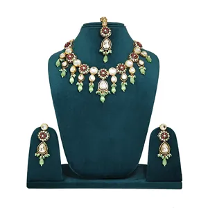 Ensemble de collier Kundan Polki plaqué or 24 carats avec des gouttes de perles vert clair, bijoux fins en alliage - Product Image 1