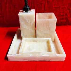 Ensemble de salle de bain contemporain en résine accessoires de vanité élégants porte-savon porte-brosse à dents plateau de gobelet élégant fait à la main - Product Image 2