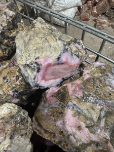 Acheter une pierre précieuse d'opale rose brute avec une quantité en vrac naturelle de taille libre Opale rose brute à vendre par les exportateurs - Product Image 3