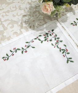 Ensemble de napperons et de serviettes de table de conception de houx vert brodé pour la maison Restaurant ensemble de napperons et de serviettes de luxe en lin blanc - Product Image 6