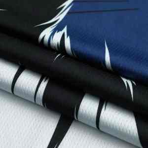 Conjunto de uniformes de baloncesto de poliéster ligero y duradero, diseñado para gráficos personalizados y identidad del equipo. - Product Image 3