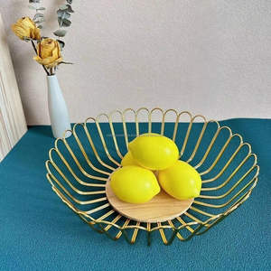 Canasta de Frutas de Metal Plateado de Alta Calidad con Alambre Dorado y Diseño de Flores Antiguas para Decoración del Hogar en Dorado Brillante - Product Image 6