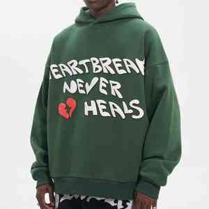 Sweat à capuche confortable et épais avec impression en relief offrant une texture audacieuse, un intérieur chaud et un style streetwear décontracté et élégant - Product Image 5