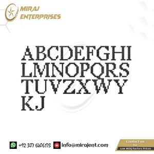 Tabliers en cuir noir pour adultes avec poches Tablier croisé personnalisé avec rivets et clous Réglable pour hommes et femmes - Product Image 3