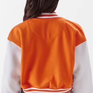 Veste universitaire pour femmes Bomber de baseball personnalisée avec manches en cuir et laine Streetwear Fabricant d'usine Fournisseur OEM - Product Image 6