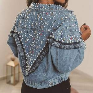 Veste en jean pour femme, denim bleu, coupe ajustée, manches longues, style vintage décontracté - Product Image 1