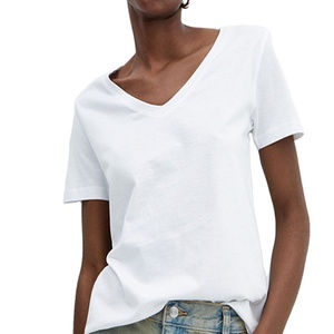 เสื้อยืดคอวีสำหรับผู้หญิงเสื้อยืดสตรีทแวร์หรือเลานจ์สไตล์สตรีทแวร์ - Product Image 4