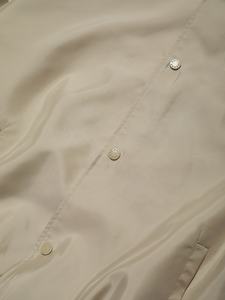 แจ็คเก็ตเบสบอลผ้าซาตินปักลายคุณภาพสูงสั่งทำได้ ขายส่ง แจ็คเก็ตเบสบอลผ้าซาตินระบายอากาศสำหรับวิทยาลัย มีไซส์ใหญ่ พร้อมตัวอักษร - Product Image 4