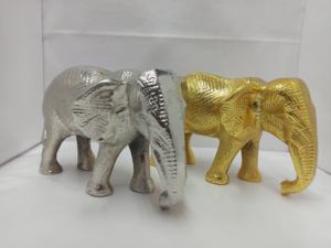 Sculpture de girafe en aluminium doré Design Art Déco Artisanat en métal Pièce maîtresse décorative pour la décoration du salon et de la salle à manger - Product Image 6