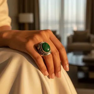 Bague ajustable en argent plaqué or avec malachite pour femme - Cadeau de pierre précieuse tendance - Product Image 2