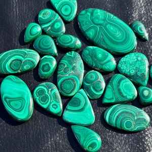 Lote de piedras preciosas de malaquita, venta al por mayor, cabujón, 100 por ciento, calidad de Grado Superior Natural para fabricación de joyas hechas a mano - Product Image 4