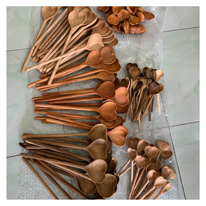 Cuchara de Cocina de Madera Ecológica Vietnamita con Diseño Único en Forma de Corazón, Cuchara de Madera de Todos los Tamaños, Entrega Rápida a Precio Económico - Product Image 1