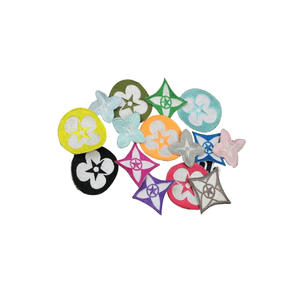 แผ่นป้ายปักลาย3D แบบคลาสสิกแผ่นปักแบบรีดติดด้วยความร้อนออกแบบโลโก้ได้ตามต้องการสำหรับเสื้อผ้า - Product Image 5