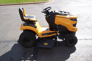 Tondeuse à gazon industrielle Cub Cadet XT1 LT42, modèle 2022 - Product Image 5