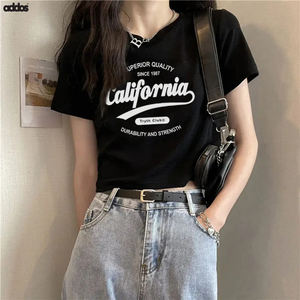 Nueva camiseta reflectante con estampado personalizado para mujer con logotipo bordado, gráfico y decoración de botones disponible a granel - Product Image 5