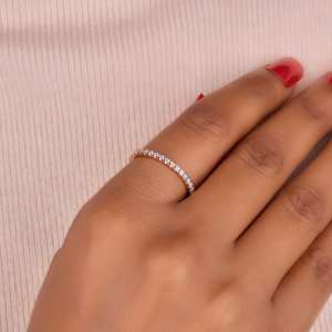 Bague de mariage en diamant Moissanite pleine éternité 2mm bande ronde en or rose 14 carats élégante bague d'anniversaire empilable pour elle - Product Image 1