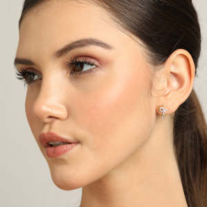 Boucles d'oreilles tendance CLARA en argent sterling 925, forme géométrique Zion plaquée or avec diamant et zircon, forme fleur Zion, fermeture à vis - Product Image 4