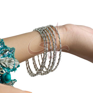 Perle en argent plaqué or aux tons froids, pièce maîtresse d'une combinaison classique pour bracelets élégants et cadeaux formels - Product Image 2
