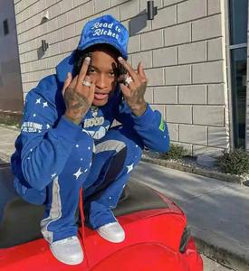 Ensemble sweat-shirt et pantalon flare bleu avec impression personnalisée « The Hood Is Yours » - Fabricant et fournisseur de vêtements OEM/ODM - Product Image 3