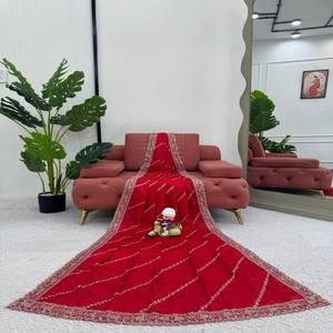 Saree élégant en soie de Chinon avec broderie de fil et de paillettes comprenant un chemisier assorti non cousu avec doublure intérieure - Product Image 4