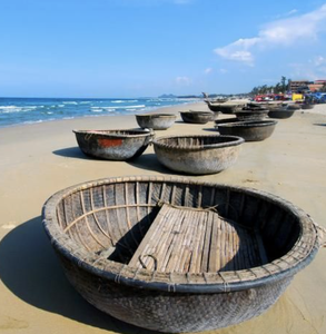 Barco de cesta de bambú natural hecho a mano para pescadores y recreación acuática, hecho en Vietnam - Product Image 1