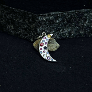 Breloque de lune faite à la main en argent massif 925, pendentif 18x6 MM, bijoux unisexe, cadeau pour elle - Product Image 1