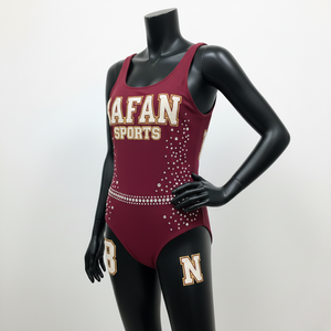 Traje de baño de una pieza premium de poliéster y spandex de 230 GSM color granate con pedrería, logotipo personalizado por transferencia térmica, traje de baño para mujer. - Product Image 3