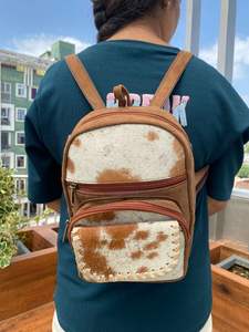 Mini sac à dos en cuir suédé fait main pour femmes, sac à dos de voyage en cuir de vachette à poils occidentaux, sac à dos de randonnée multifonctionnel, vente en gros - Product Image 2