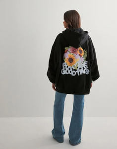 Trendy Dynamic Black Flower Drop Shoulder Sudadera con capucha de gran tamaño Siri para mujer Sudaderas con capucha antiarrugas y transpirables Sudadera con cremallera para mujer - Product Image 5