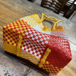 Vente en gros Sac de plage tissé pour femmes fait à la main Matière plastique de qualité supérieure Tissage recyclé fait à la main d'Indonésie - Product Image 3