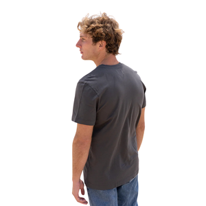 T-shirt à manches courtes pour homme, gris foncé, 100% coton biologique de luxe, col rond, pré-rétréci, certifié GOTS, respirant, coupe ajustée - Product Image 5