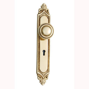 Poignée de porte à levier de défilement gracieuse en laiton antique, élégance artisanale avec serrure et loquet pour intemporel - Product Image 1