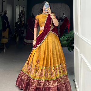 Seda tradicional Zari tejido trabajo estampado elegante encaje borde Lehenga Choli diseñador boda desgaste para la cultura india y paquistaní - Product Image 1