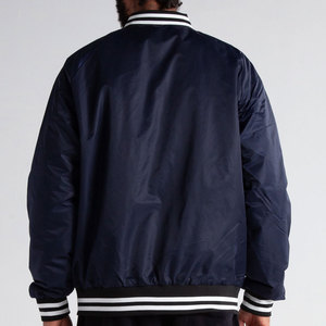 Veste universitaire en gros de nouvelle conception pour hommes avec contraste de couleurs rouge et noir, veste de baseball universitaire, veste bomber d'hiver - Product Image 6