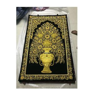 La alfombra Zari moderna tejida a mano más demandada con detalles de piedra semipreciosa para interiores de casas elegantes y opulentas a la venta - Product Image 1