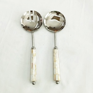 Cuillère de service de bar à salade en métal poli miroir avec manche en marbre blanc Ensemble de service à salade décoratif - Product Image 4