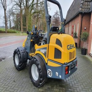 Chargeuse sur pneus compacte articulée Gehl AL 440, pelle avant diesel, 0,7 tonne, moment de charge élevé, 44,7 kW, pour ferme et jardin - Product Image 1