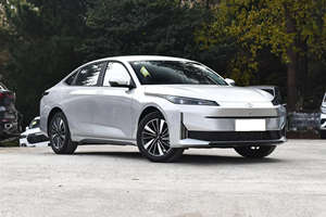 Sedán Híbrido Eléctrico Usado 2024, Transmisión Automática, Eficiente en Consumo de Combustible, Motor de Gasolina/Eléctrico, Moderno, Suministrado desde Japón, >700km de Autonomía - Product Image 4