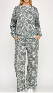 Fabricante personalizado para mujeres Woodland Camo Fleece Relaxed Fit Crew Neck Sudadera Top Shorts Pants Set Pullover Hoodies - Product Image 3