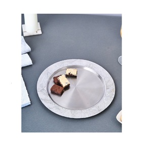 Assiette de chargeur en métal avec finition dorée de haute qualité faite à la main en vente entière prix de vente plats de chargeur les plus vendus - Product Image 5