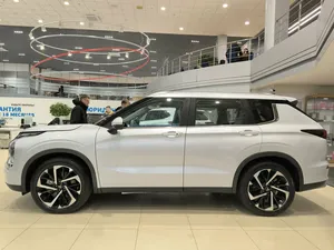 2023 OUTLANDER IV ไมล์น้อย เครื่องยนต์สมบูรณ์ ระบบเกียร์อัตโนมัติ หลังคาซันรูฟแบบพาโนรามา ไฟหน้า LED - Product Image 5