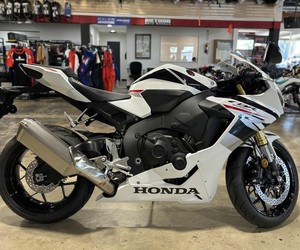 Offre promotionnelle de remise pour le nouveau HONDAAA C B R 2025 R R 998cc IN-LINE FOUR 1000 à vendre - Product Image 2