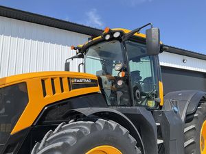 Tractor Agrícola JCBB Fastrac 8330 4WD de Alta Calidad, Año 2020, en Venta - Product Image 2
