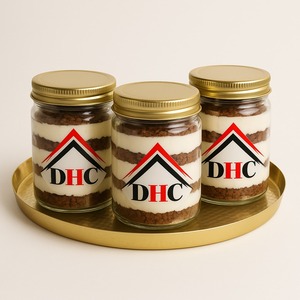 Bandeja DE SERVICIO DE METAL American Decor con acabado dorado es el compañero perfecto para presentar chocolates finos con estilo - Product Image 5